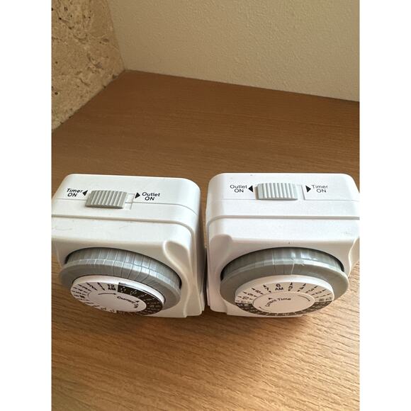 2 pack Intertek 24hour Mechanical Timers Christmas Vacation Lighting - Picture 2 of 5